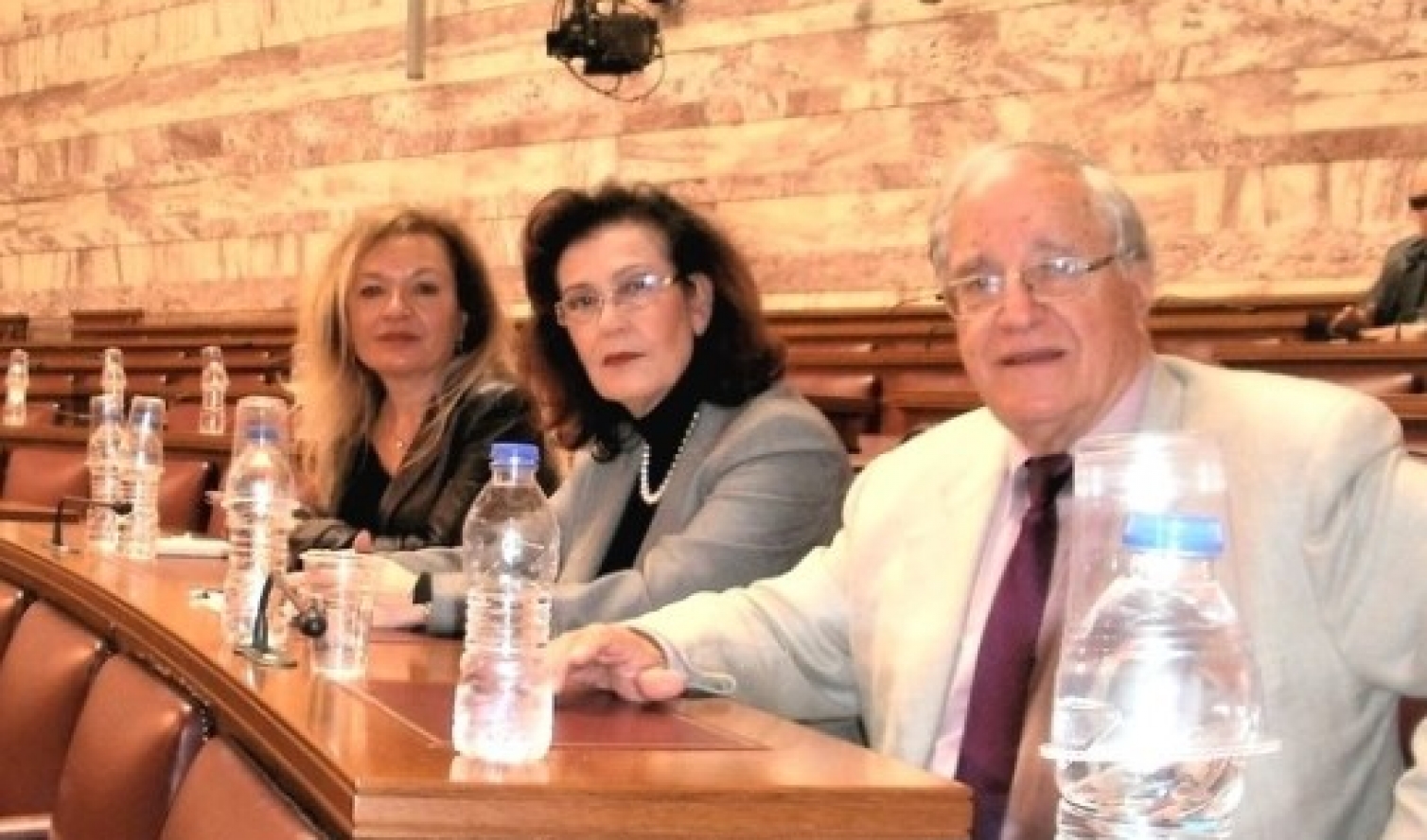 Νέα παρέμβαση στη Βουλή των Ελλήνων